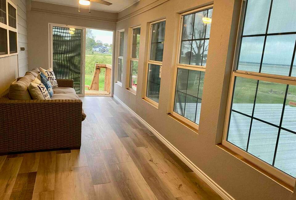 Modern Lakefront Escape Near Dallas with Endless Views - Kemp, Texas