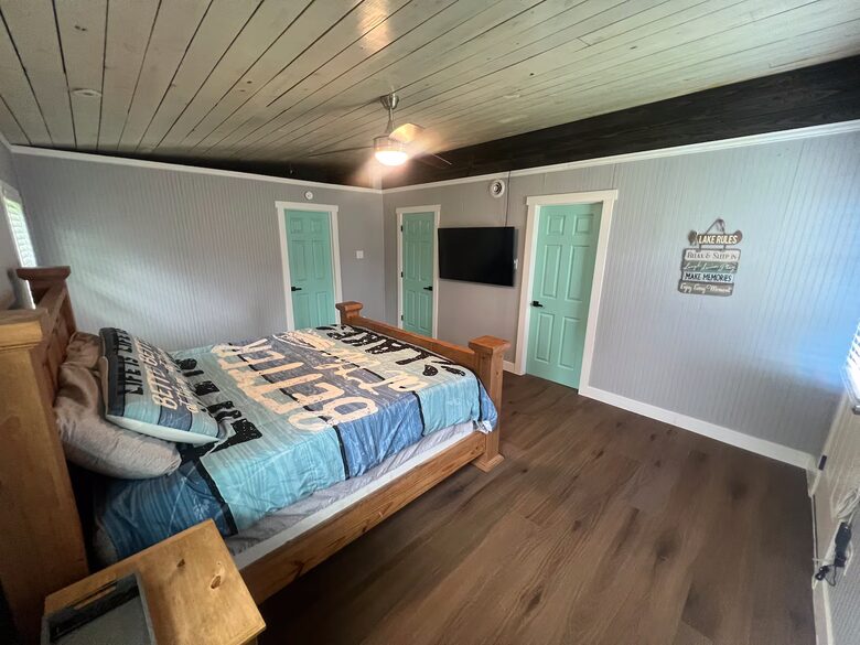 Modern Lakefront Escape Near Dallas with Endless Views - Kemp, Texas