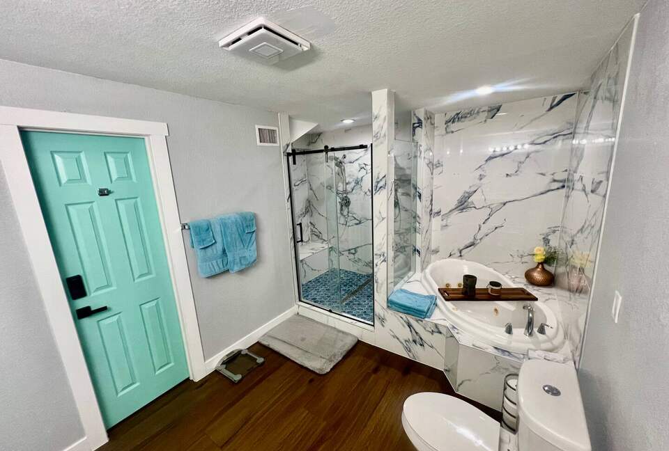 Modern Lakefront Escape Near Dallas with Endless Views - Kemp, Texas