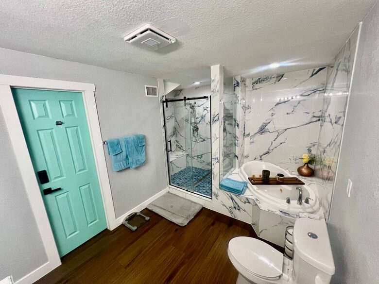 Modern Lakefront Escape Near Dallas with Endless Views - Kemp, Texas