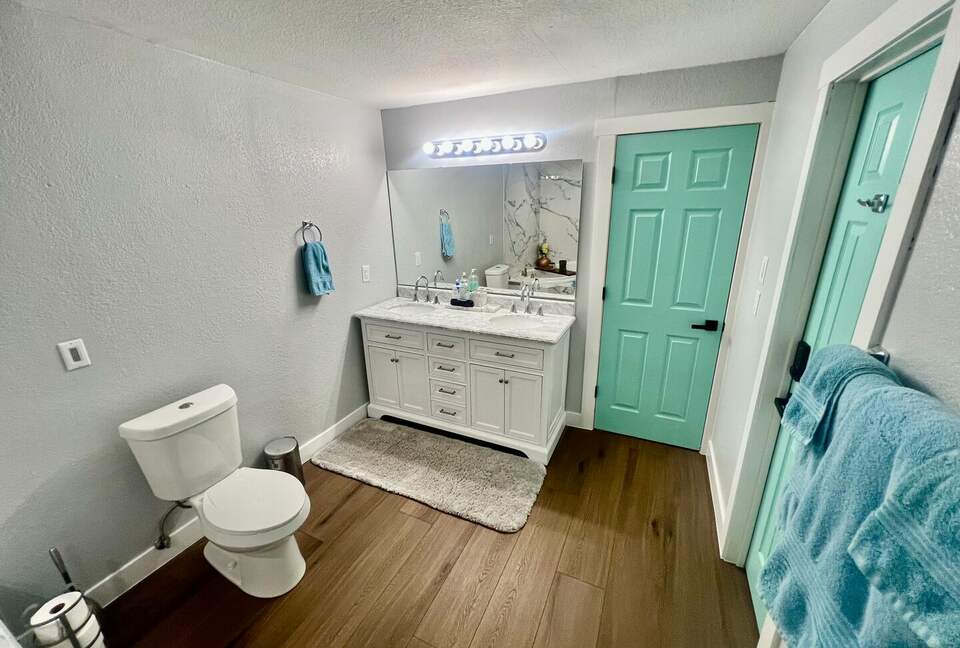 Modern Lakefront Escape Near Dallas with Endless Views - Kemp, Texas