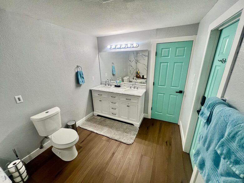 Modern Lakefront Escape Near Dallas with Endless Views - Kemp, Texas