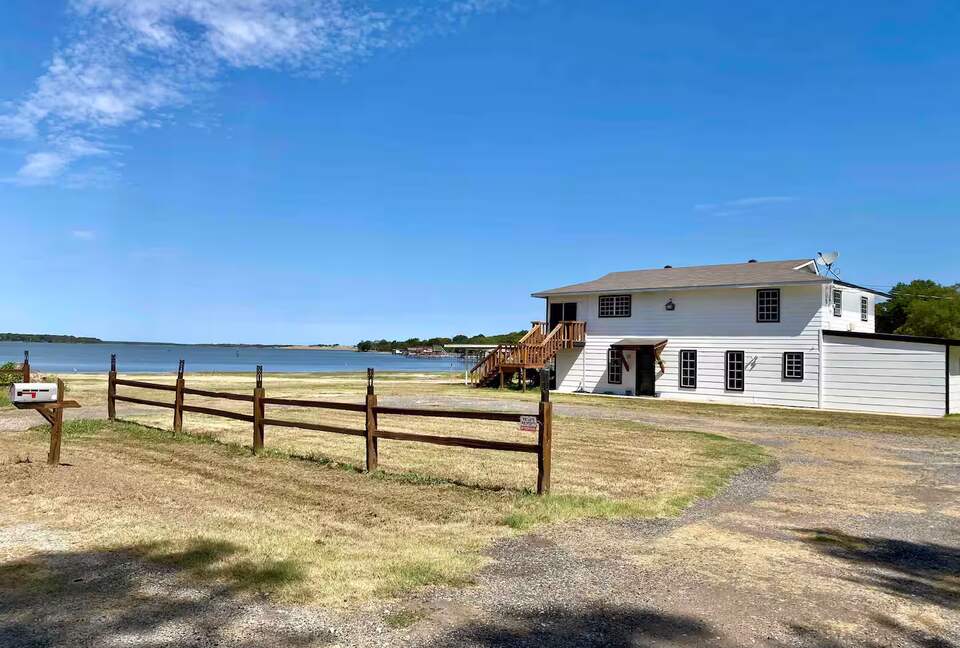 Modern Lakefront Escape Near Dallas with Endless Views - Kemp, Texas