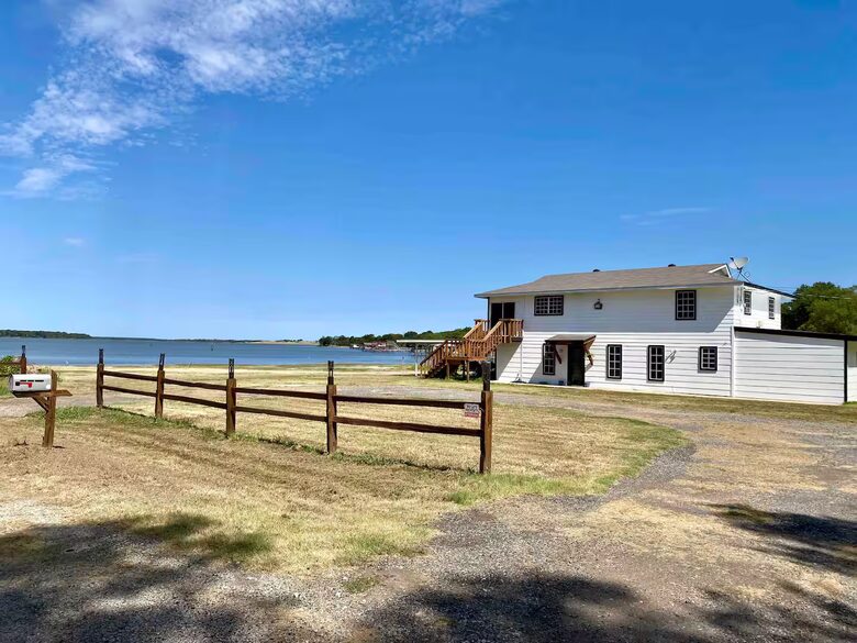 Modern Lakefront Escape Near Dallas with Endless Views - Kemp, Texas