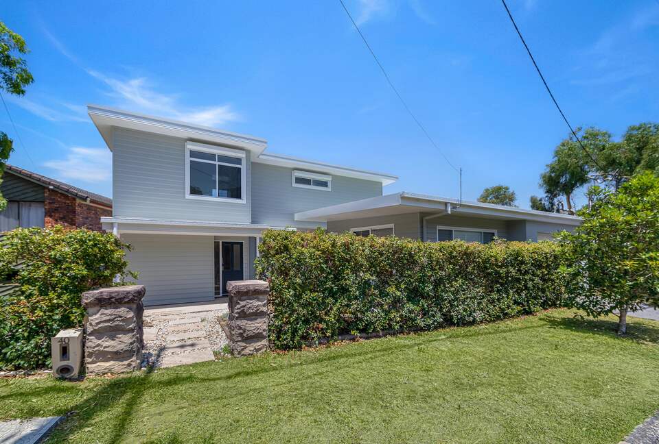 Luxury Coastal Retreat Overlooking Killcare Beach - Killcare Heights, Australia