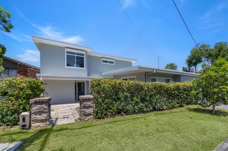 Luxury Coastal Retreat Overlooking Killcare Beach - Killcare Heights, Australia