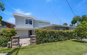 Luxury Coastal Retreat Overlooking Killcare Beach - Killcare Heights, Australia