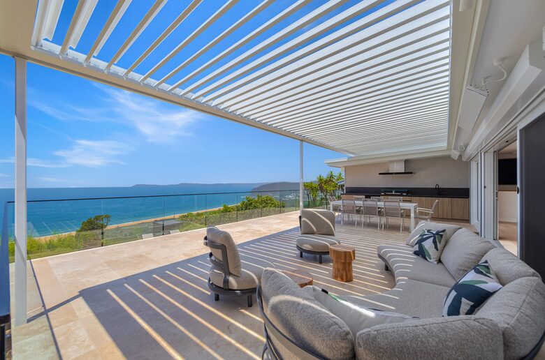 Luxury Coastal Retreat Overlooking Killcare Beach - Killcare Heights, Australia