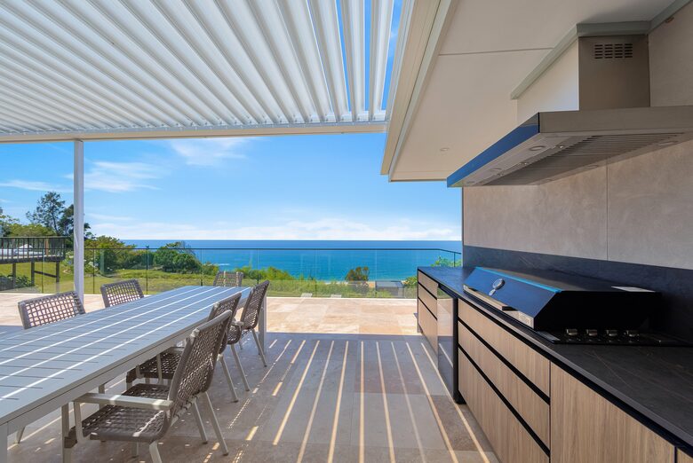 Luxury Coastal Retreat Overlooking Killcare Beach - Killcare Heights, Australia