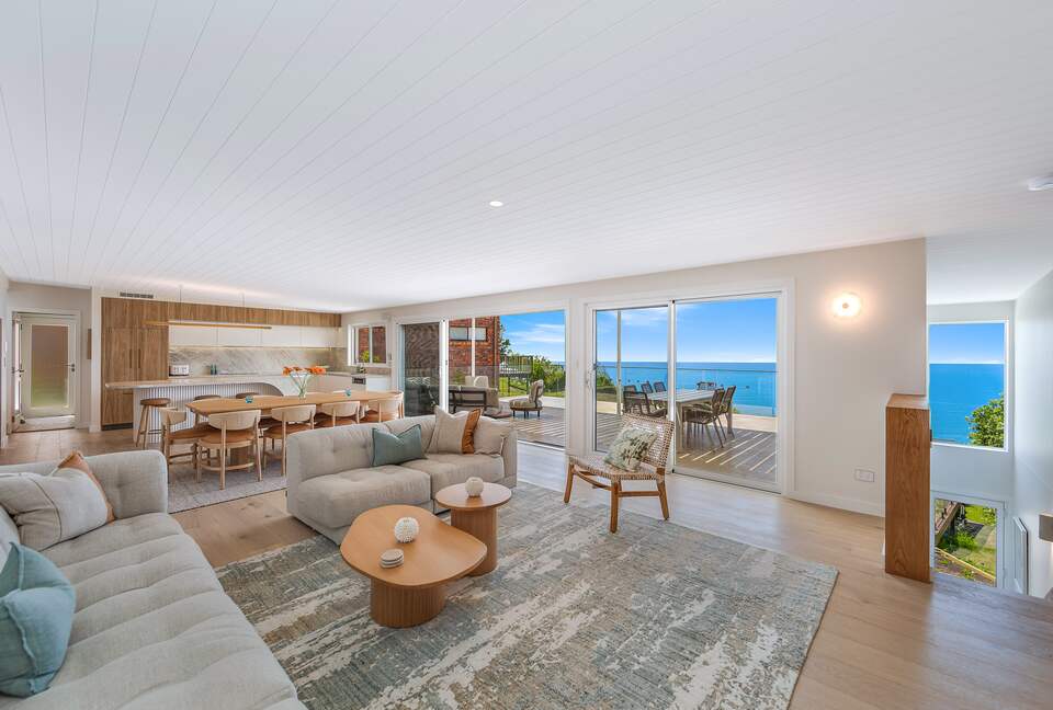 Luxury Coastal Retreat Overlooking Killcare Beach - Killcare Heights, Australia