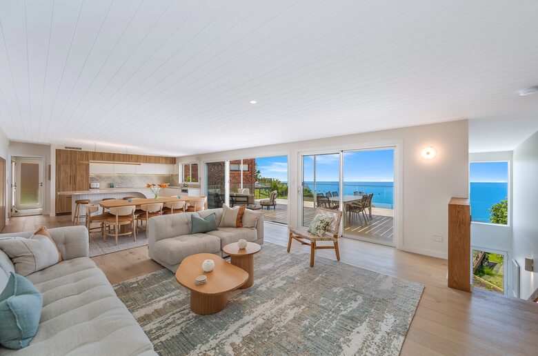 Luxury Coastal Retreat Overlooking Killcare Beach - Killcare Heights, Australia
