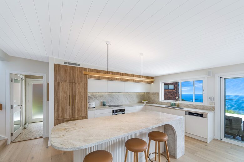 Luxury Coastal Retreat Overlooking Killcare Beach - Killcare Heights, Australia