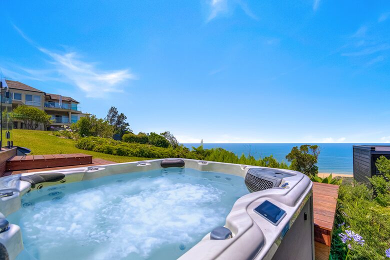 Luxury Coastal Retreat Overlooking Killcare Beach - Killcare Heights, Australia