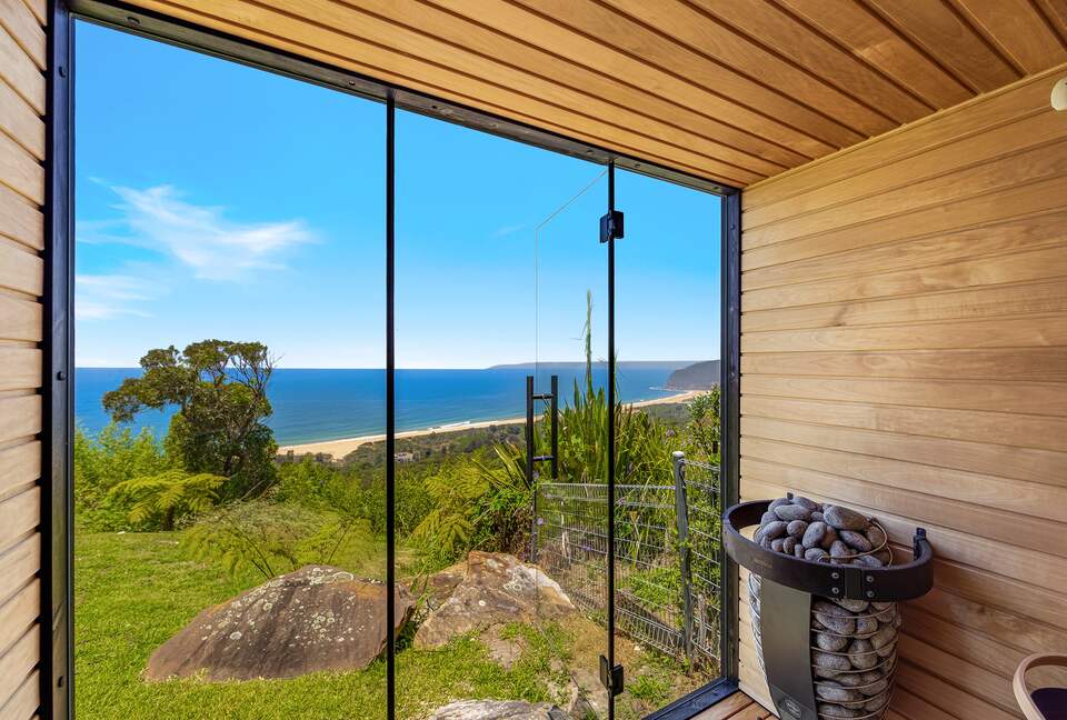 Luxury Coastal Retreat Overlooking Killcare Beach - Killcare Heights, Australia