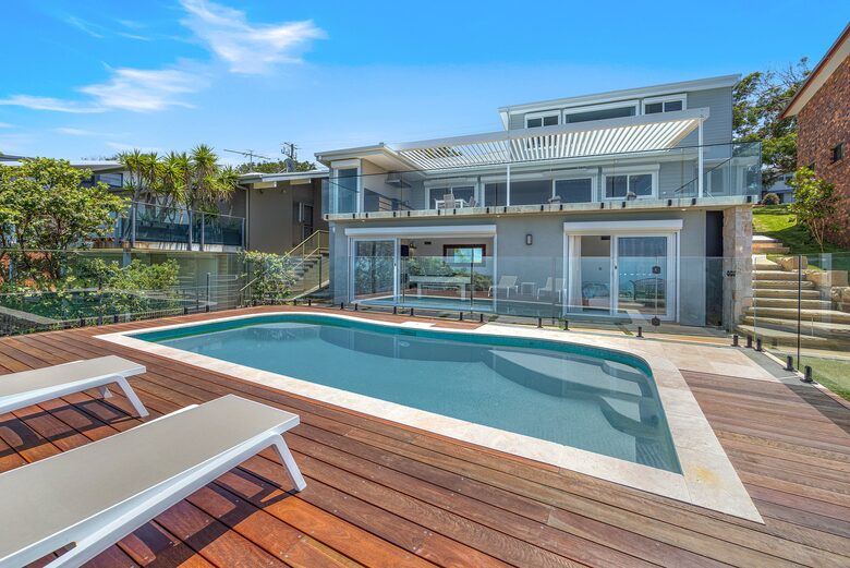 Luxury Coastal Retreat Overlooking Killcare Beach - Killcare Heights, Australia