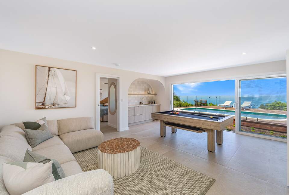 Luxury Coastal Retreat Overlooking Killcare Beach - Killcare Heights, Australia