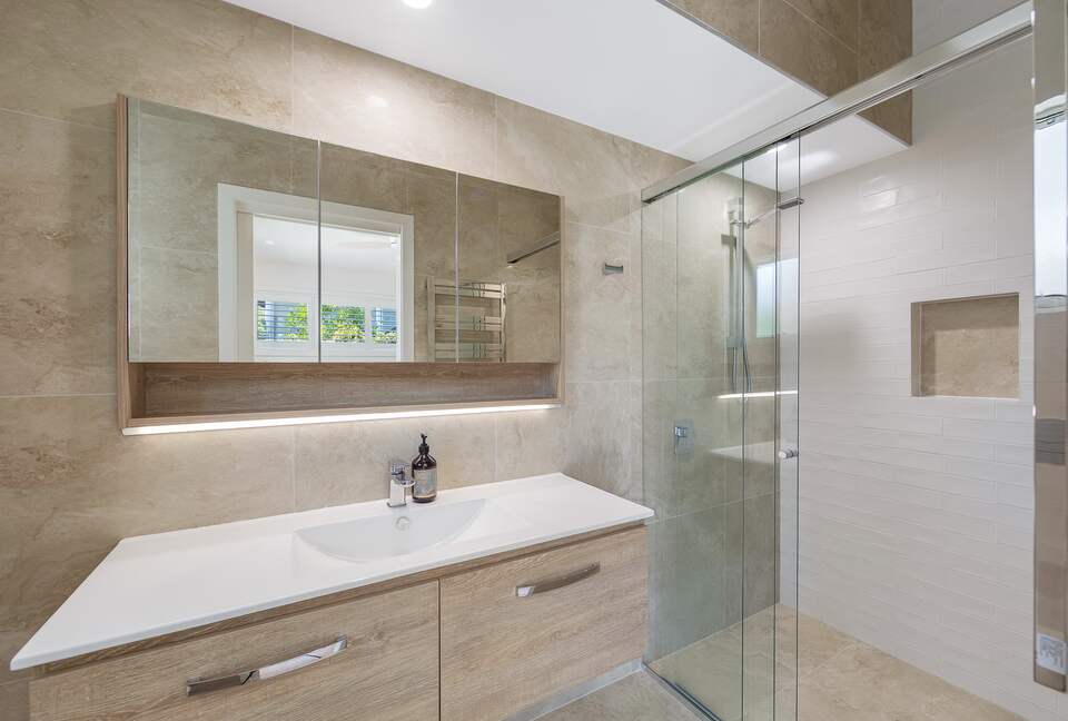 Luxury Coastal Retreat Overlooking Killcare Beach - Killcare Heights, Australia