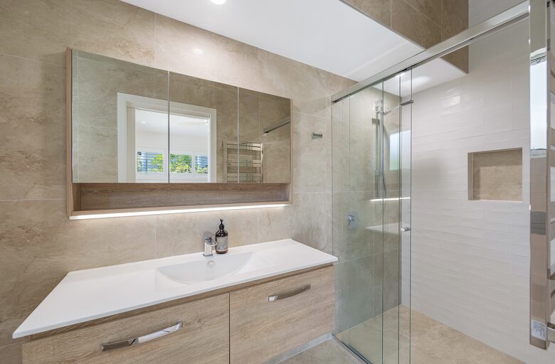 Luxury Coastal Retreat Overlooking Killcare Beach - Killcare Heights, Australia