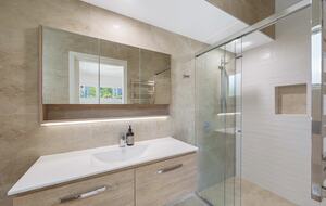 Luxury Coastal Retreat Overlooking Killcare Beach - Killcare Heights, Australia