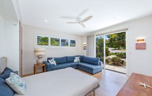 Luxury Coastal Retreat Overlooking Killcare Beach - Killcare Heights, Australia