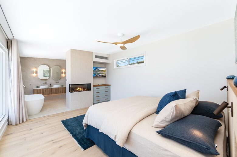 Luxury Coastal Retreat Overlooking Killcare Beach - Killcare Heights, Australia