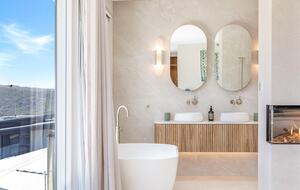 Luxury Coastal Retreat Overlooking Killcare Beach - Killcare Heights, Australia