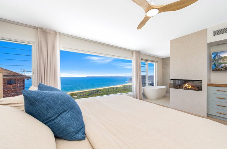 Luxury Coastal Retreat Overlooking Killcare Beach - Killcare Heights, Australia