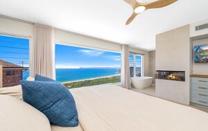 Luxury Coastal Retreat Overlooking Killcare Beach - Killcare Heights, Australia