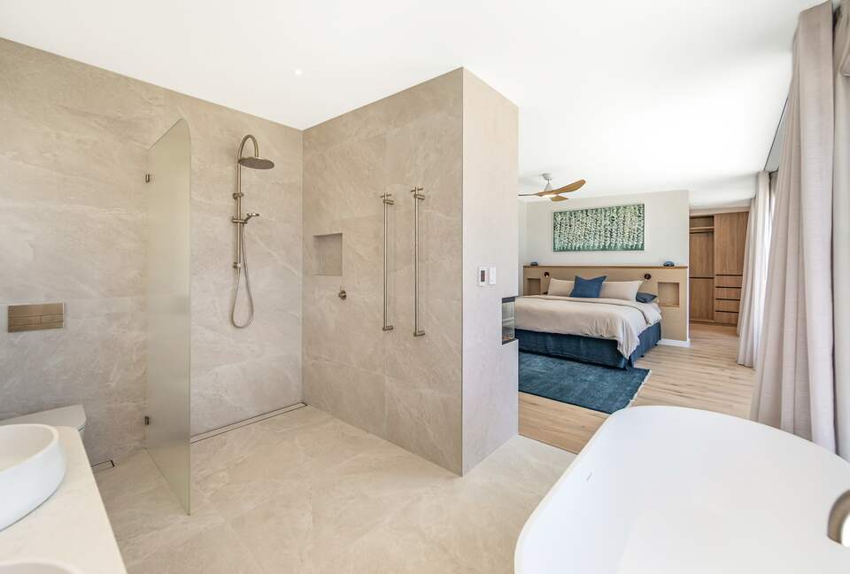 Luxury Coastal Retreat Overlooking Killcare Beach - Killcare Heights, Australia