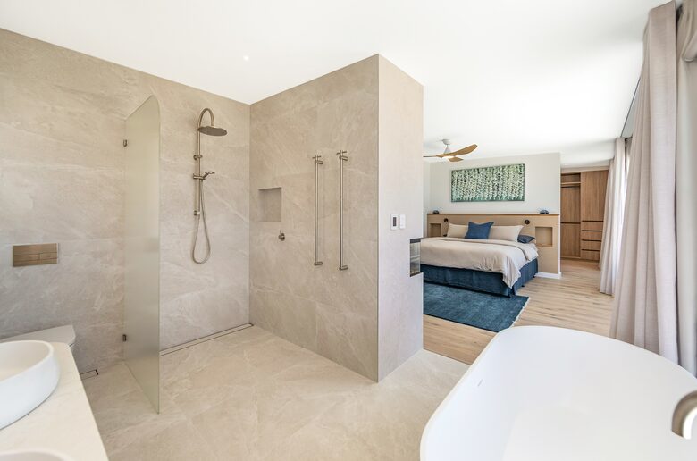 Luxury Coastal Retreat Overlooking Killcare Beach - Killcare Heights, Australia