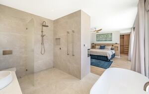 Luxury Coastal Retreat Overlooking Killcare Beach - Killcare Heights, Australia