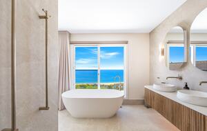 Luxury Coastal Retreat Overlooking Killcare Beach - Killcare Heights, Australia