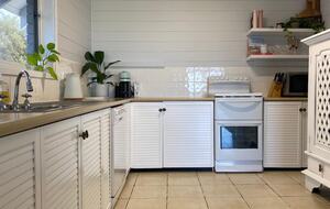 Beachfront Cottage on Old Bar’s Quiet Shoreline - Old Bar, Australia