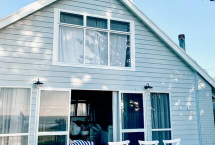 Beachfront Cottage on Old Bar’s Quiet Shoreline - Old Bar, Australia