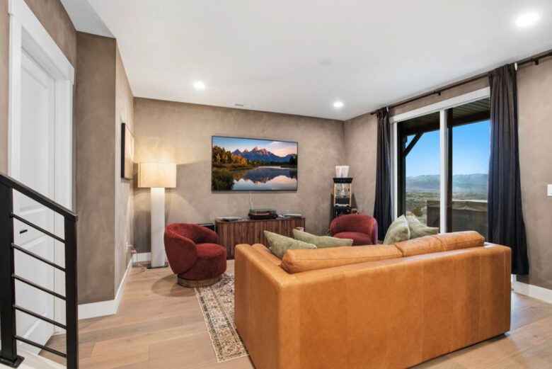 Mountain Basecamp with Sauna & Jacuzzi - Heber City, Utah