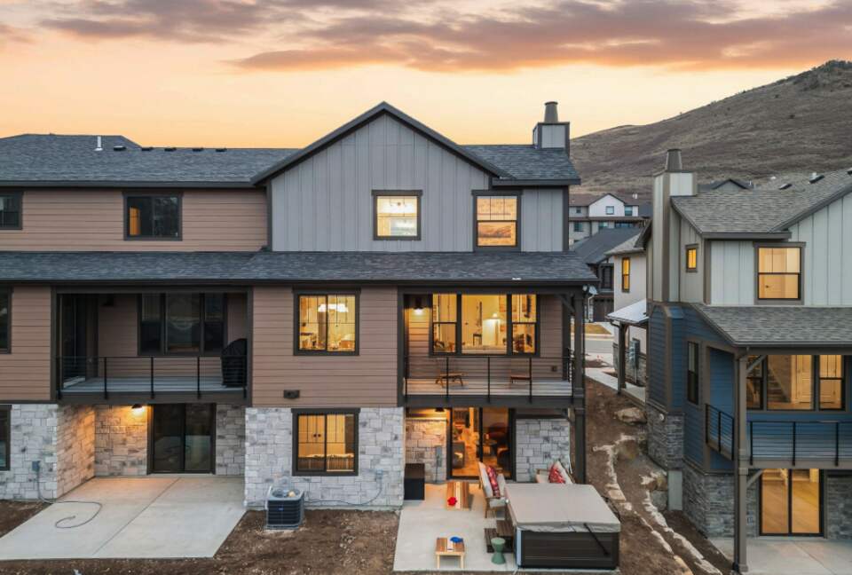 Mountain Basecamp with Sauna & Jacuzzi - Heber City, Utah