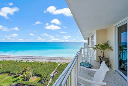 Top-Floor Oceanfront Retreat in Juno Beach - Juno Beach, Florida