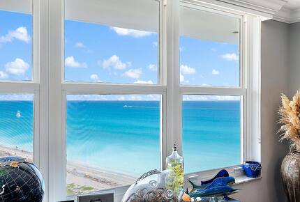 Top-Floor Oceanfront Retreat in Juno Beach - Juno Beach, Florida