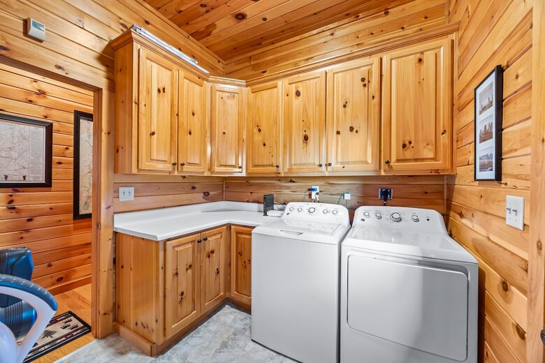 A Private Mountain Home Designed Around Views, Space, and Shared Time - Morganton, Georgia