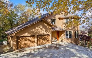 A Private Mountain Home Designed Around Views, Space, and Shared Time - Morganton, Georgia