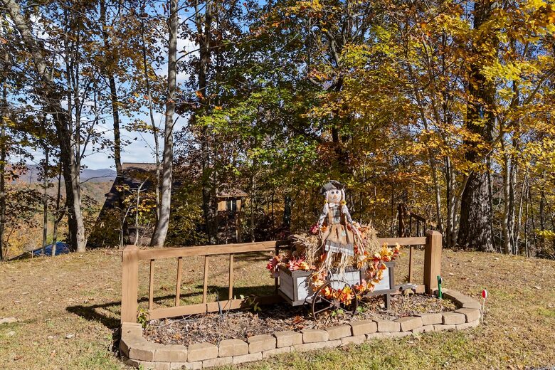 A Private Mountain Home Designed Around Views, Space, and Shared Time - Morganton, Georgia