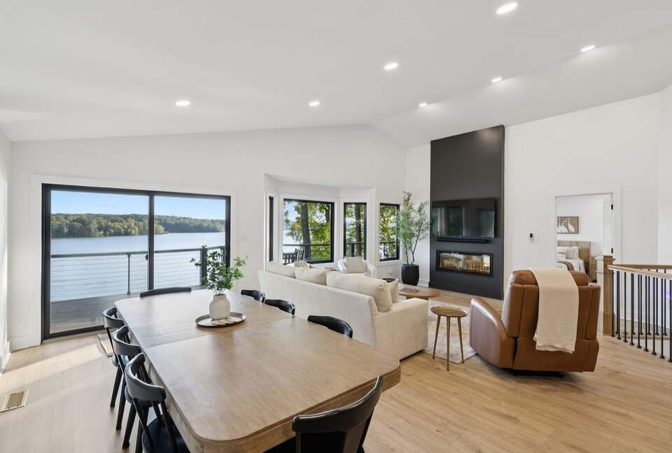 A Luxe Lakefront Escape Above Tim’s Ford - Winchester, Tennessee