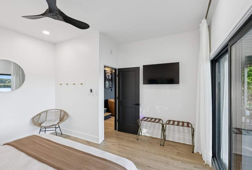 A Luxe Lakefront Escape Above Tim’s Ford - Winchester, Tennessee