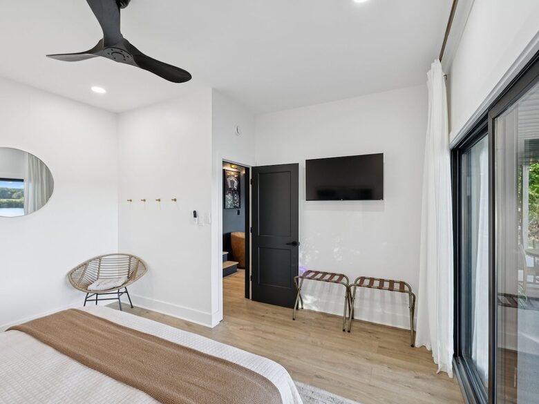 A Luxe Lakefront Escape Above Tim’s Ford - Winchester, Tennessee