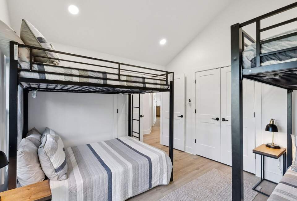 A Luxe Lakefront Escape Above Tim’s Ford - Winchester, Tennessee