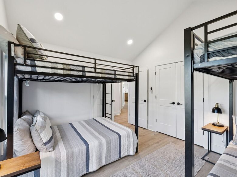 A Luxe Lakefront Escape Above Tim’s Ford - Winchester, Tennessee