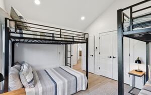 A Luxe Lakefront Escape Above Tim’s Ford - Winchester, Tennessee