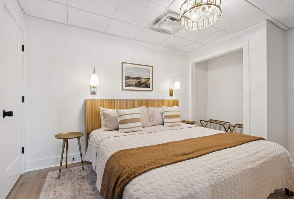 A Luxe Lakefront Escape Above Tim’s Ford - Winchester, Tennessee