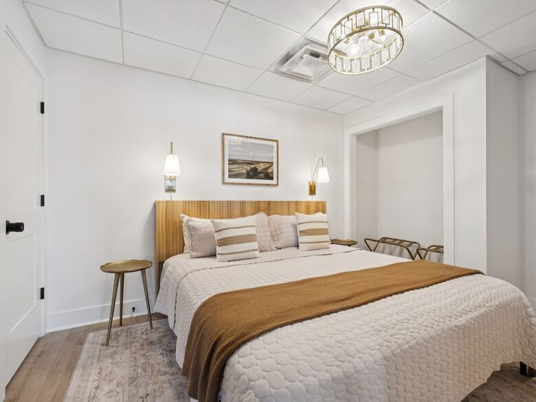 A Luxe Lakefront Escape Above Tim’s Ford - Winchester, Tennessee