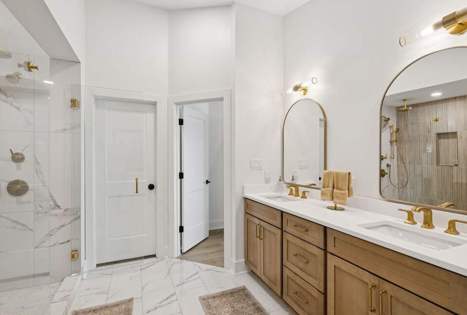 A Luxe Lakefront Escape Above Tim’s Ford - Winchester, Tennessee